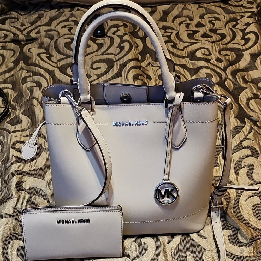 Michael Kors Cream Handbag and Wallet Set